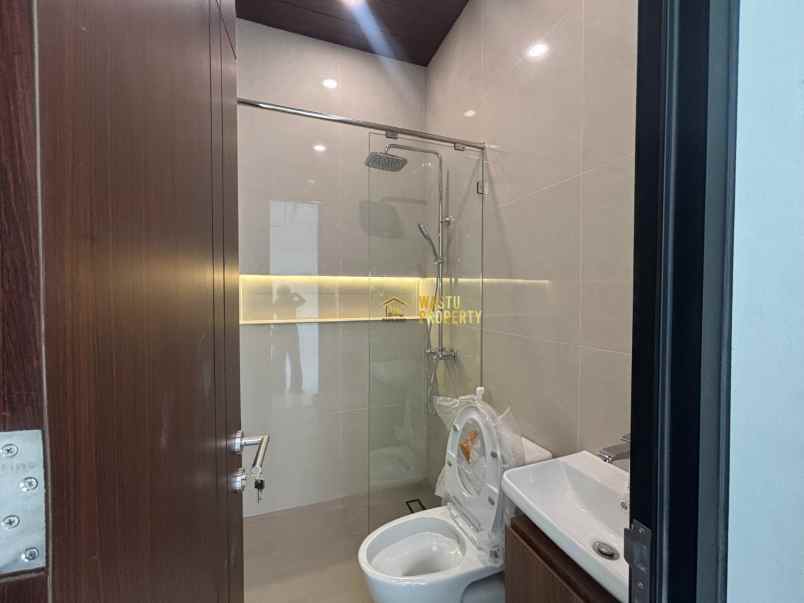 rumah mewah private pool lokasi premium dekat monjali