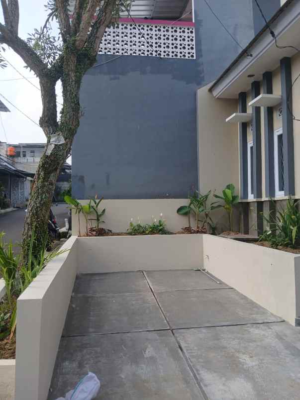 rumah minimalis komplek cihanjuang full renovasi hook