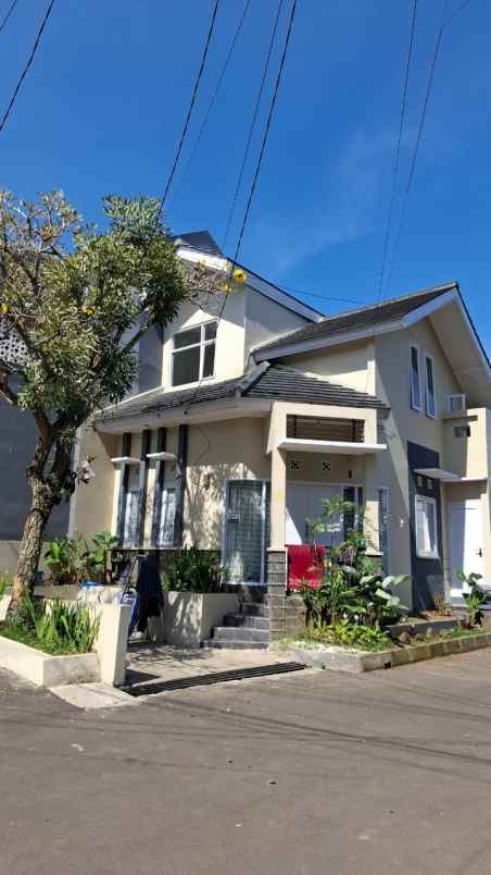 rumah minimalis komplek cihanjuang full renovasi hook