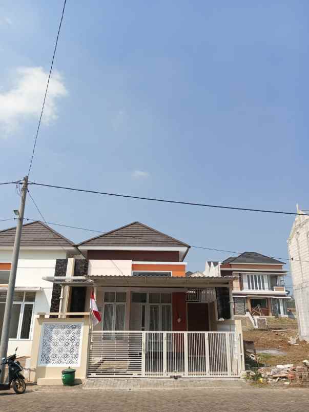 rumah modern area kampus malang dengan view terbaik