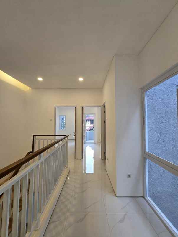 rumah modern dalam komplek di pondok kelapa jaktim