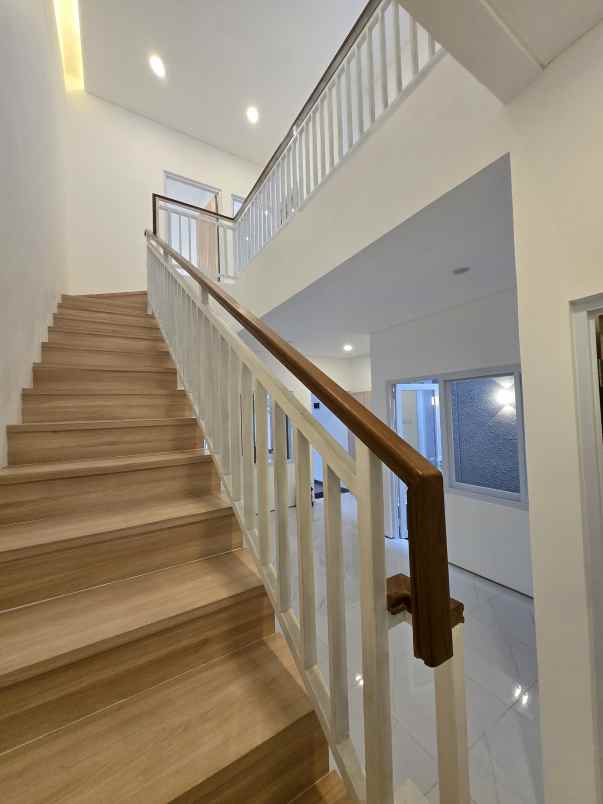 rumah modern dalam komplek di pondok kelapa jaktim