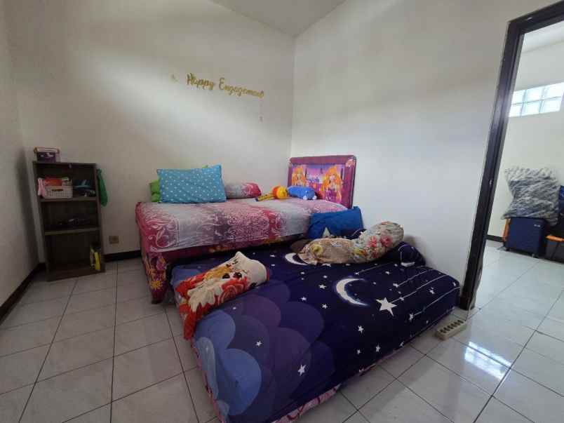 rumah mulyosari tengah strategis siap huni furnished