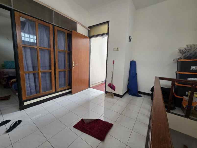 rumah mulyosari tengah strategis siap huni furnished