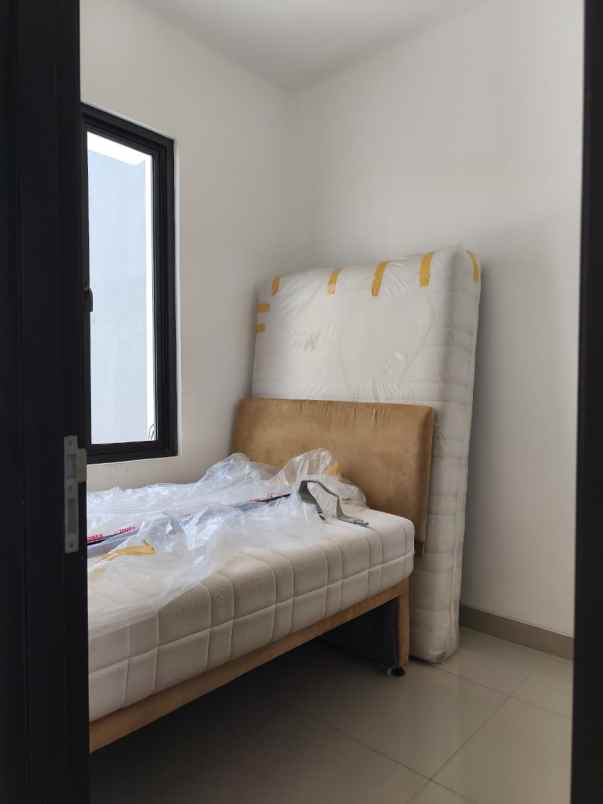 rumah murah di cluster laseine jgc jakarta timur