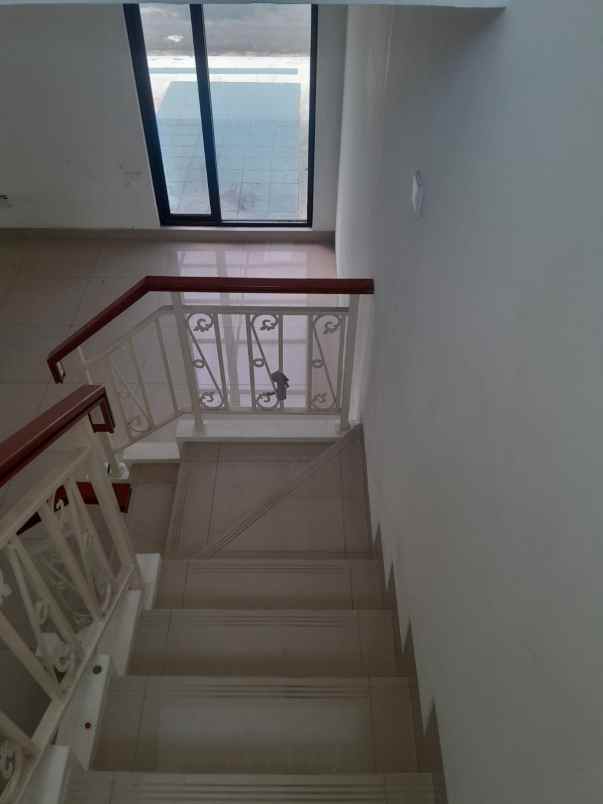 rumah murah di cluster laseine jgc jakarta timur