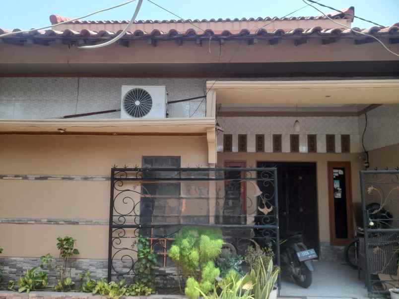 rumah perum dua lantai siap huni