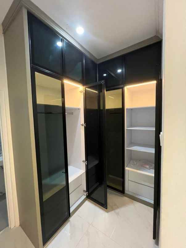 rumah ploso timur tambaksari lebar 8 semi furnished