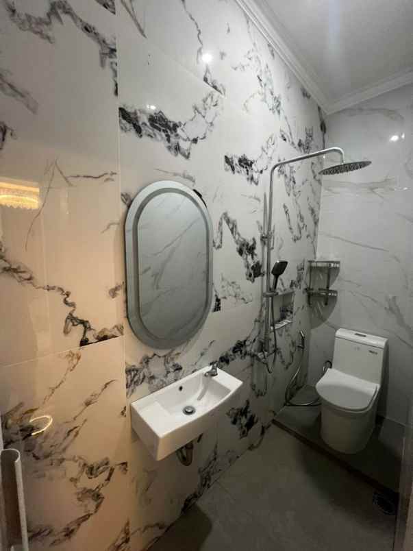 rumah ploso timur tambaksari lebar 8 semi furnished