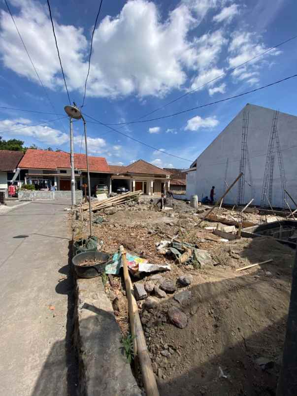 rumah proses bangun dekat kampus uii di ngaglik