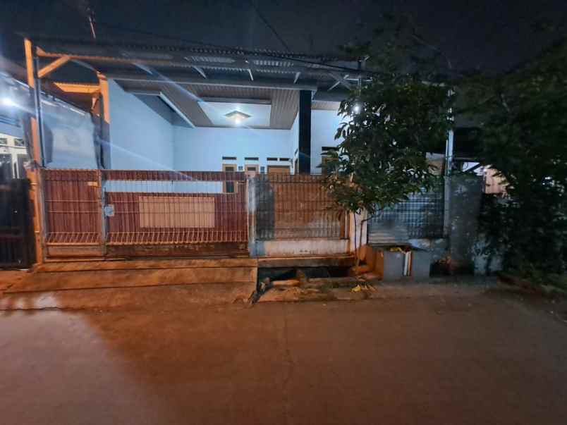 rumah renovasi siap huni aren jaya bekasi