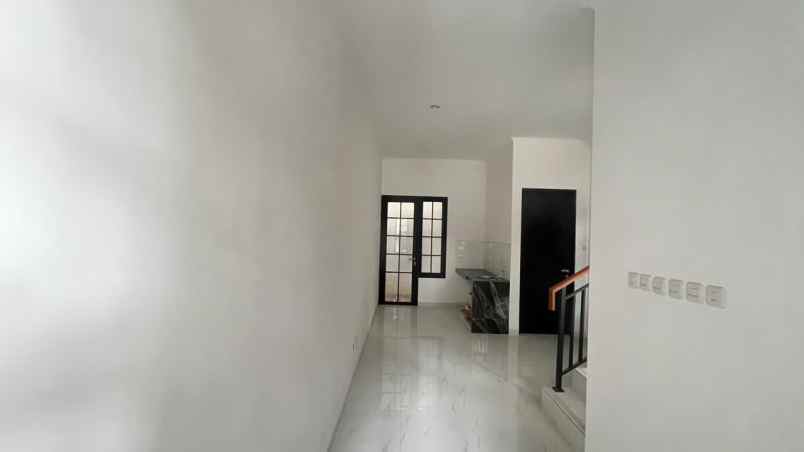 rumah rungkut asri utara shm ready
