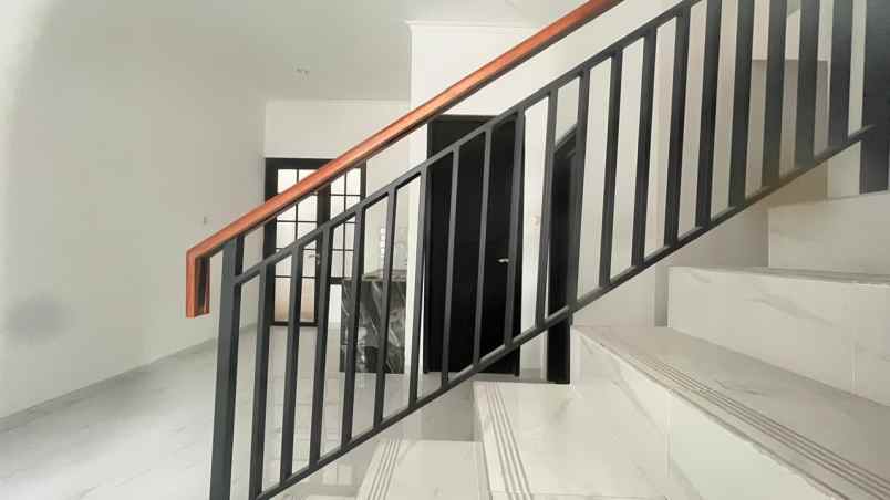 rumah rungkut asri utara shm ready