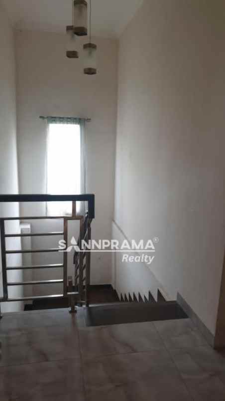 rumah second 2 lantai di villa pertiwi cilodong depok
