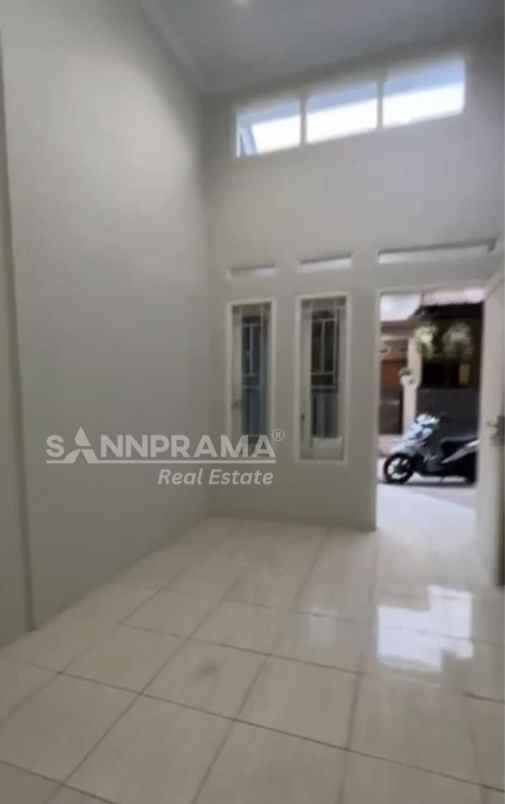 rumah second apik dan terawat di mampang depok iml