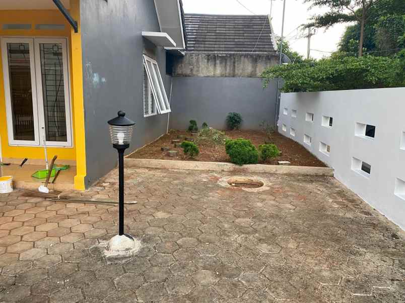 rumah second hook di bella casa depok