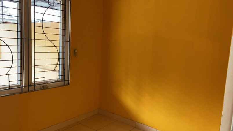 rumah second hook di bella casa depok