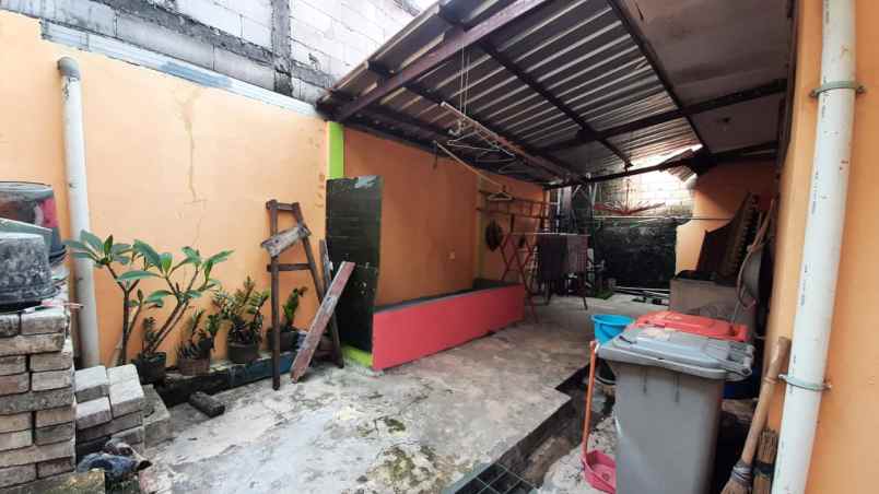 rumah second lahan luas di pancoran mas depok