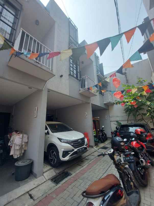 rumah second siaphuni palmerah jakarta barat