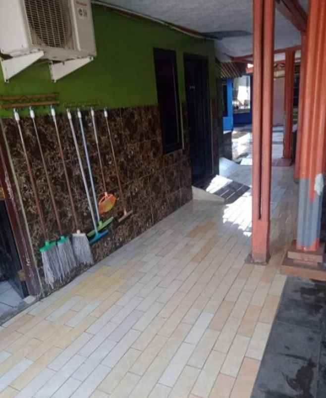 rumah sepaket dengan kontrakan 12 pintu toko 4 pintu