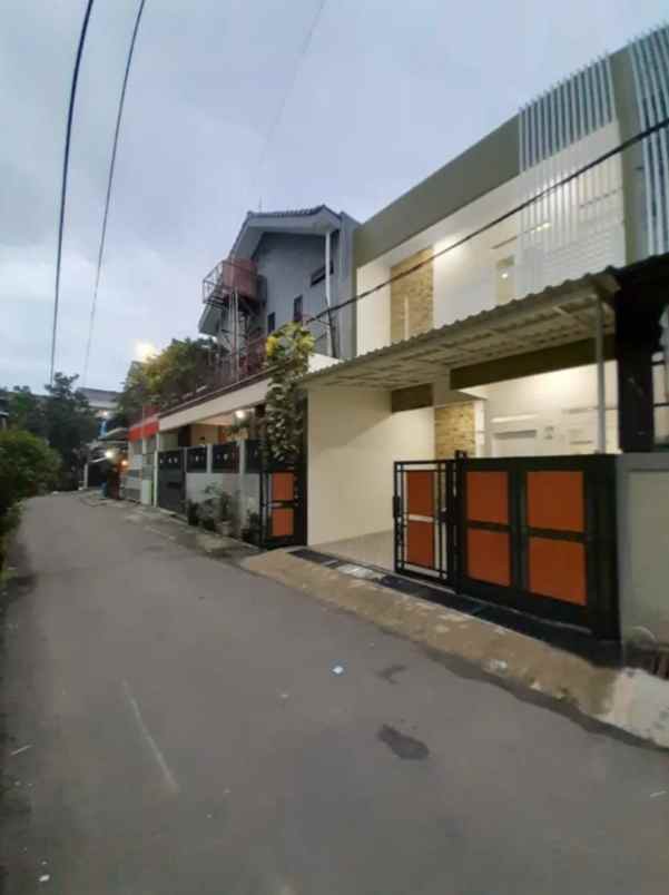 rumah siap huni di srengseng sawah jakarta selatan