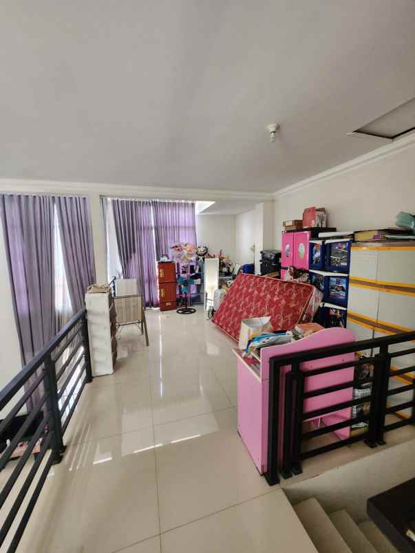 rumah siap huni dua lantai daerah manyaran semarang