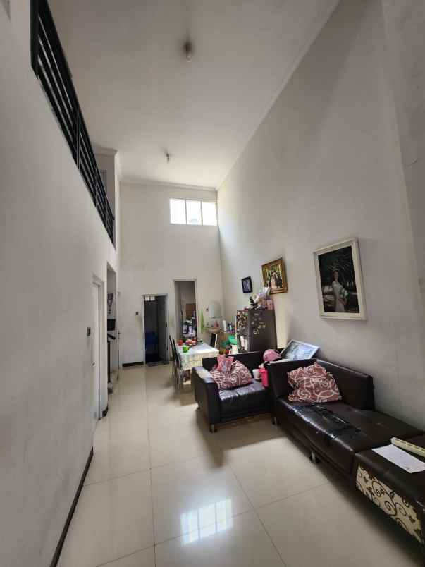 rumah siap huni dua lantai daerah manyaran semarang