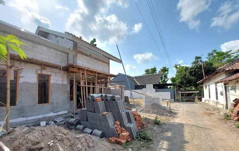 rumah tanah luas dekat di maguwoharjo sleman