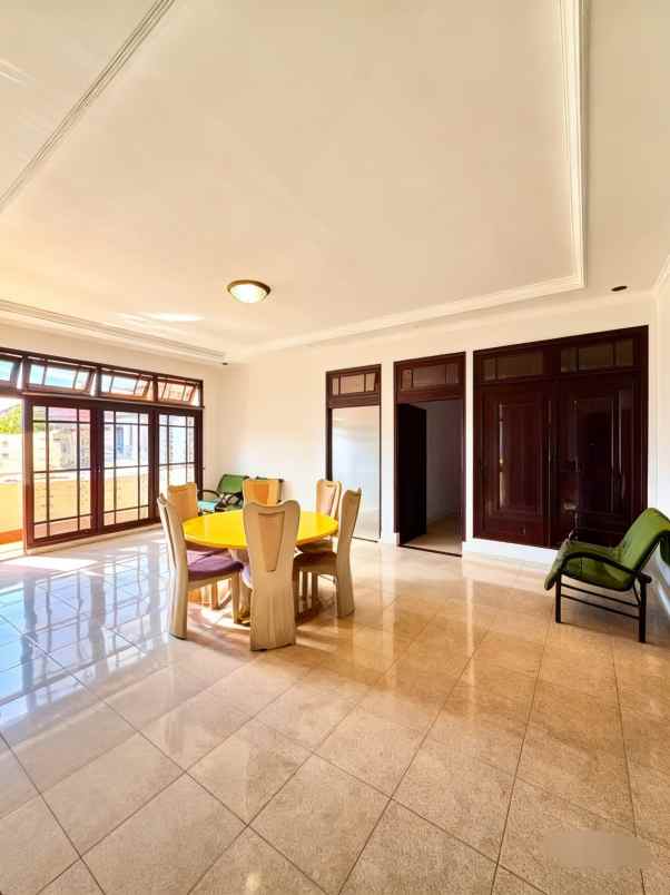rumah terawat apik di pondok bambu duren sawit