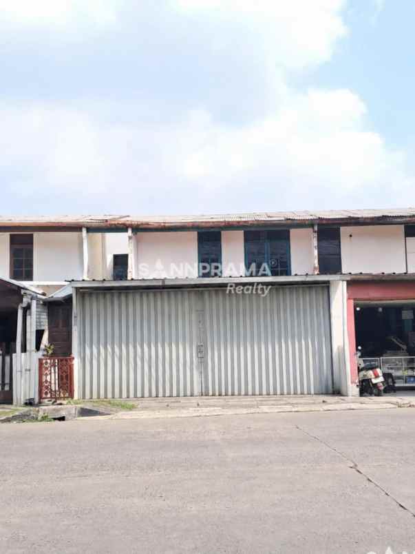 rumah toko 2 lantai banyak kamar di beji depok rilin