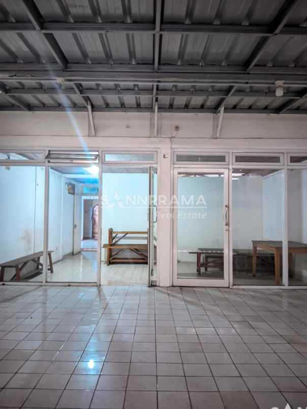 rumah toko 2 lantai banyak kamar di beji depok rilin