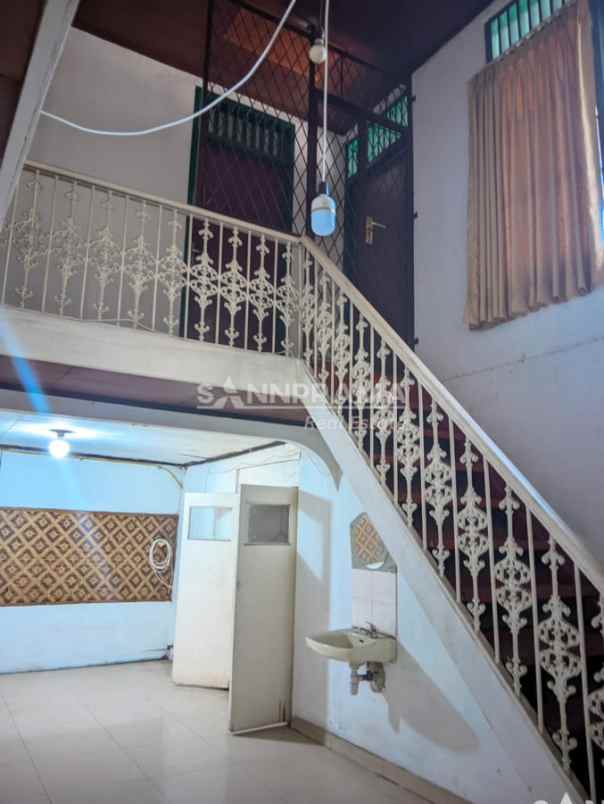 rumah toko 2 lantai banyak kamar di beji depok rilin