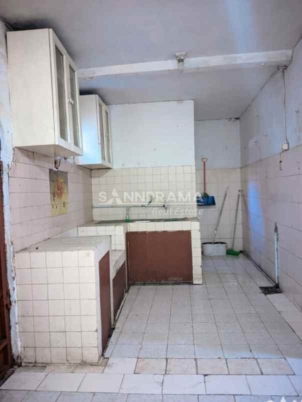rumah toko 2 lantai banyak kamar di beji depok rilin