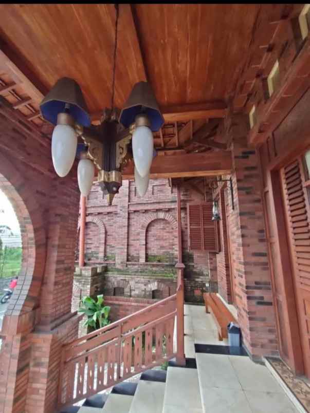 rumah villa kolonel masturi lembang bandung