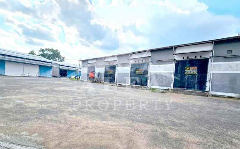 sangat murah gudang sewa 6 unit area parkir luas aman