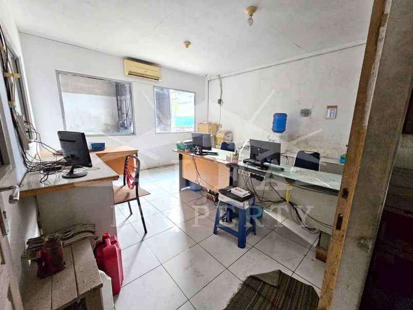 sangat murah gudang sewa 6 unit area parkir luas aman