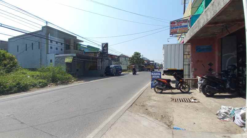 tanah dekat pergudangan dan pabrik di batujajar