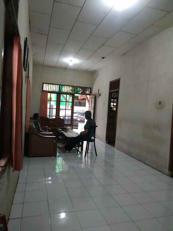 tanah strategis dekat kantor kelurahan tengah