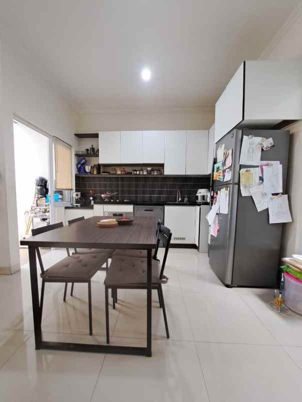 termurah rumah cantik 2 lantai di komplek graha cinere