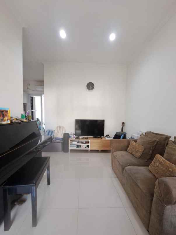 termurah rumah cantik 2 lantai di komplek graha cinere