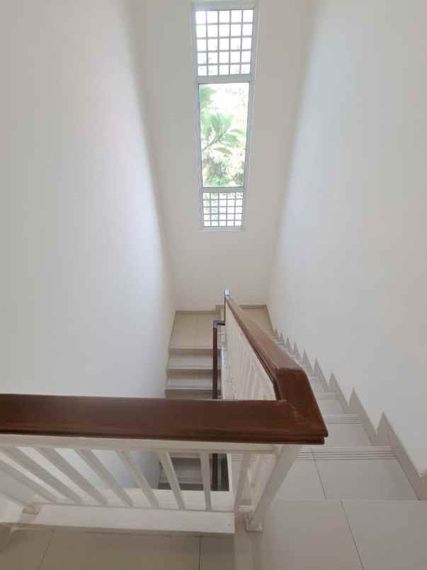 termurah rumah cantik 2 lantai di komplek graha cinere