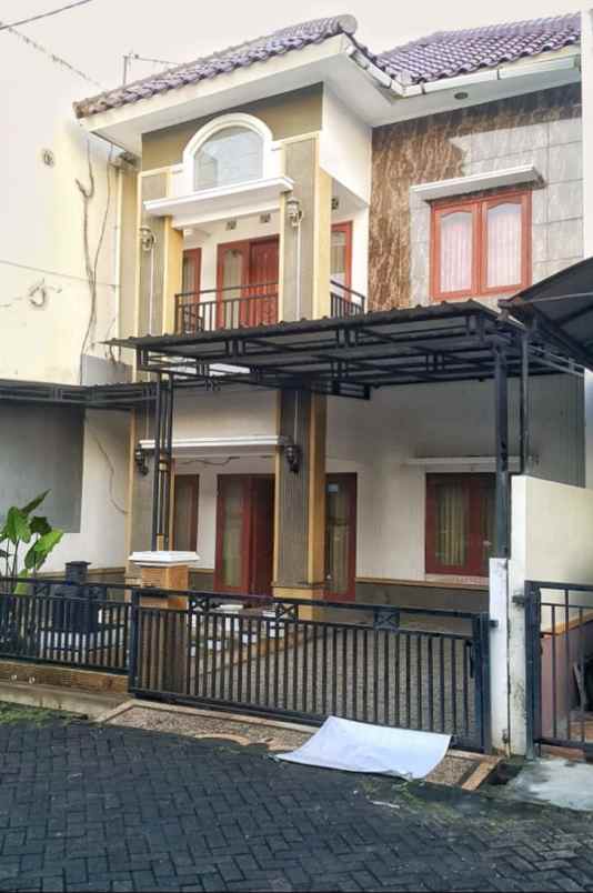 bonus perabot jual rumah terawat kebraon wiyung