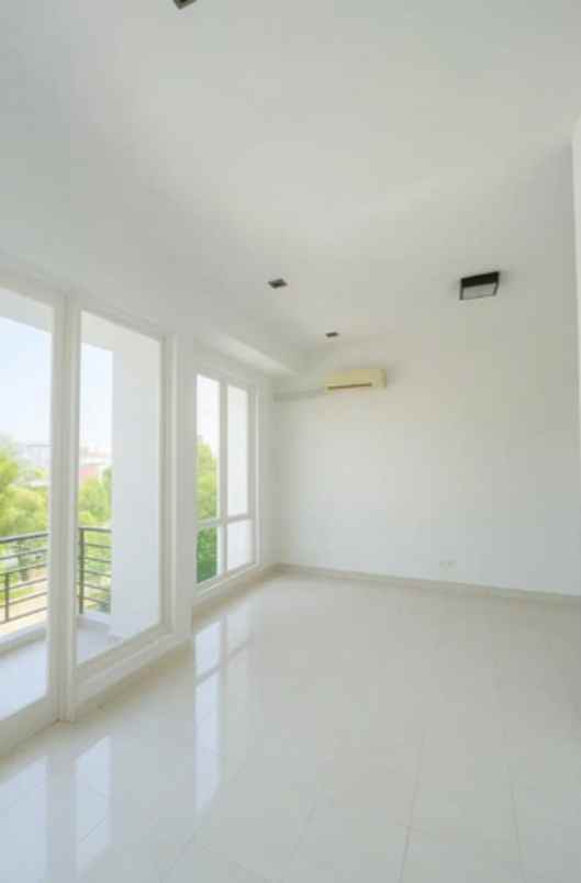 cluster ifolia 2 lt rooftop semi chika