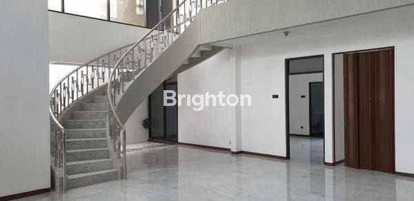 dharmahusada indah 2 lantai siap huni