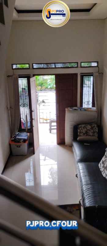 dijual 1 unit rumah 2 lantai di griya karawaci