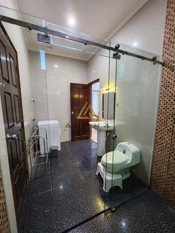 dijual cepat rumah hook di beverly park batam center