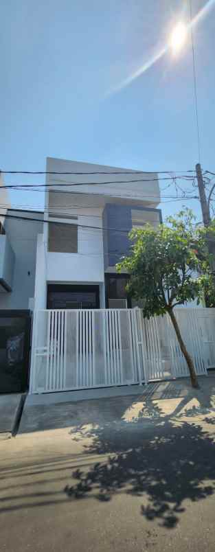 dijual cepat rumah siap huni 3 lantai di kelapa gading