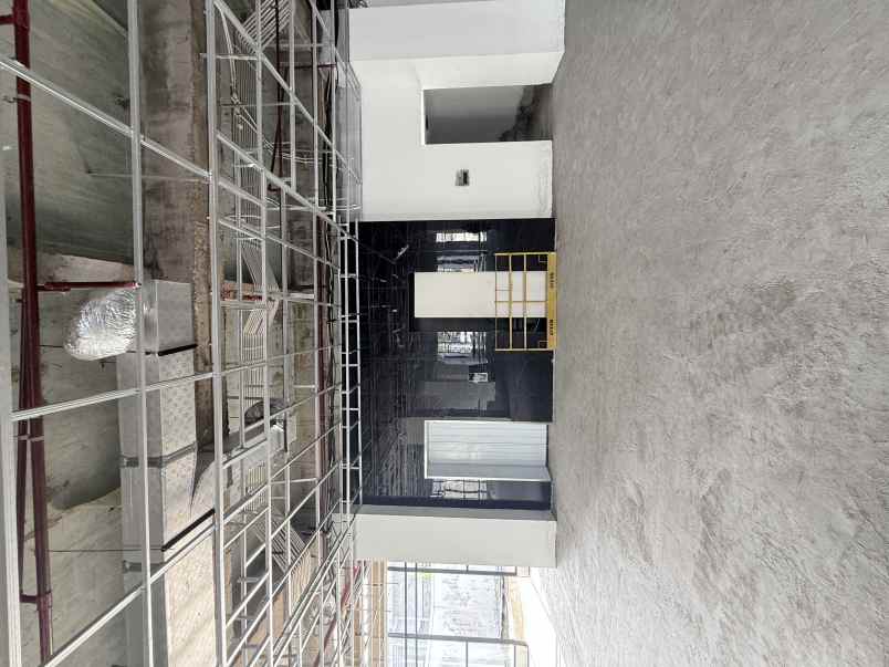 dijual gedung baru jalan utama di otista jakarta timur