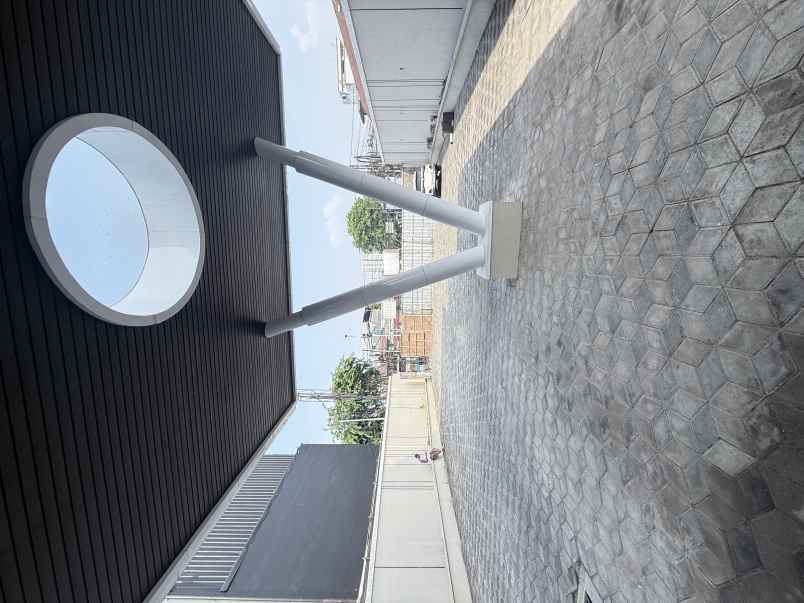 dijual gedung baru jalan utama di otista jakarta timur