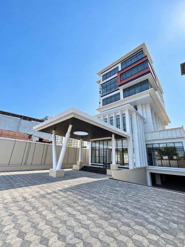 dijual gedung baru jalan utama di otista jakarta timur